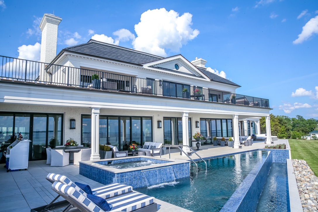 Private Patio with Infinity Pool and Hot Tub